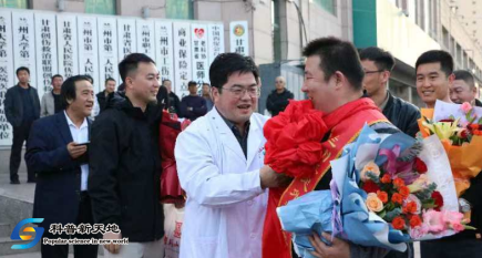 兰州手足外科医院联姻媒体共庆记者节