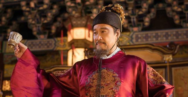 朱元璋出宫微服私访，假扮乞丐搜寻秘密，为何归来怒斩五位官员