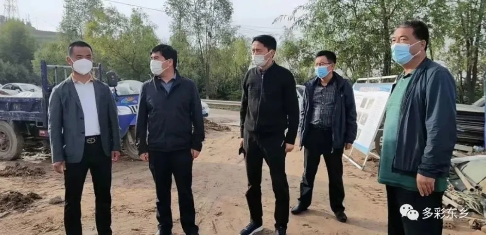 马斌主持召开县委常委会扩大会议