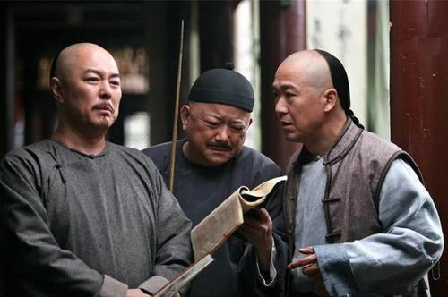 和珅使坏出上联“三斤四两五花肉”，纪晓岚对出下联，乾隆怒了