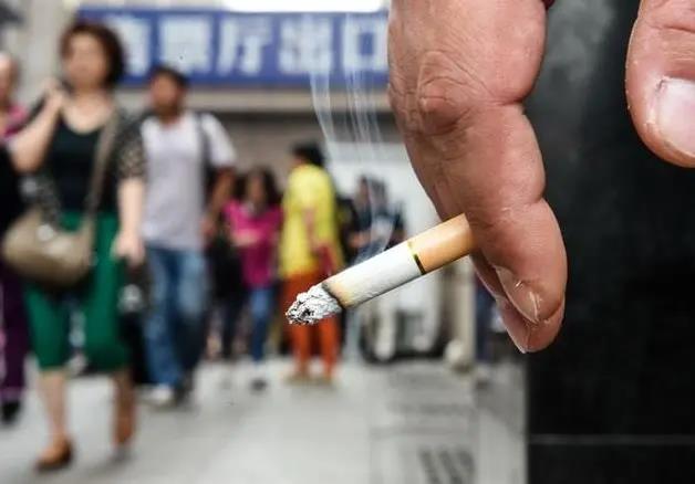三个时间不要吸烟，提醒：或比正常吸烟伤害大，为了健康别大意