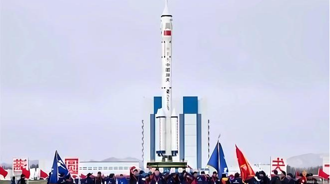 浣溪沙·贺神舟十七载人飞船发射成功点赞唐胜杰