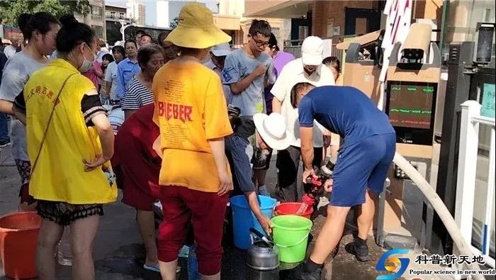 兰州七里河区龚家湾消防站“爱心送水”解民忧
