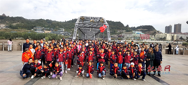 国庆期间一支品学兼优的小学生研学队伍活跃在金城兰州