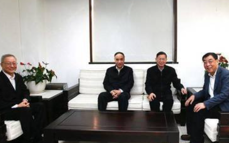 中央领导同志看望老同志