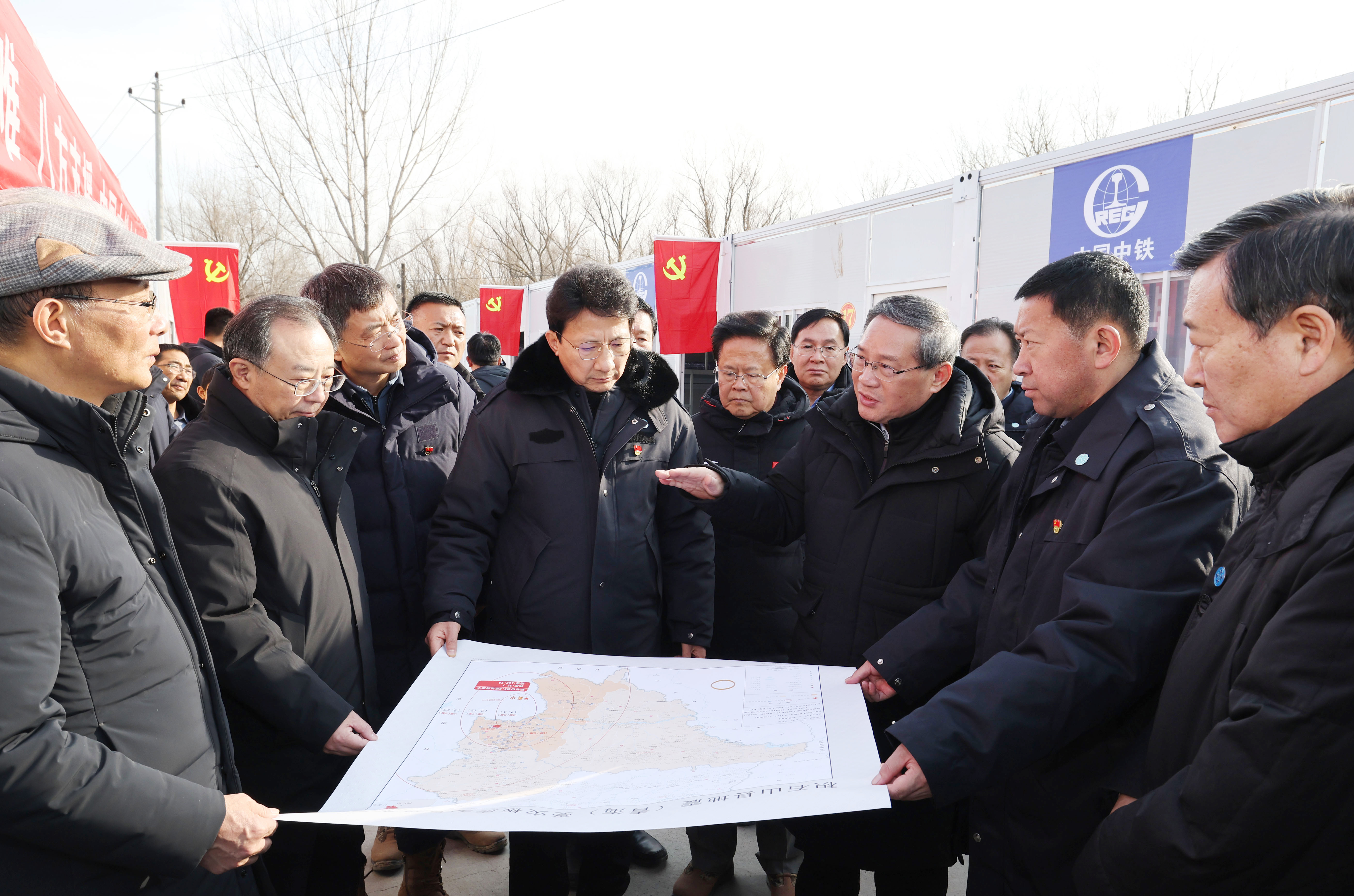 李强在甘肃、青海地震灾区检查指导受灾群众过冬安置和灾后恢复重建等工作 