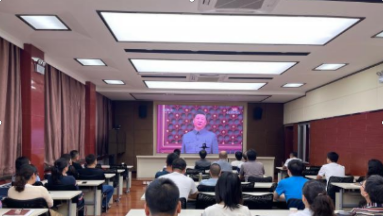 兰州红古区广大干部群众  收看庆祝中国共产党成立100周年大会盛况