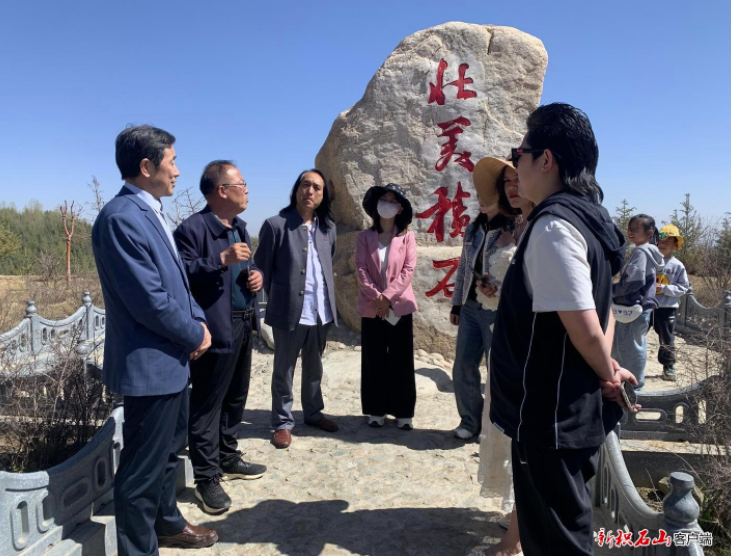 积石山县林草局开展“加强林草资源保护 厚植林草文化底蕴”书画写生活动