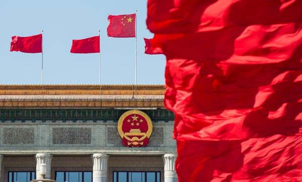 新华社快讯：习近平当选为中华人民共和国主席