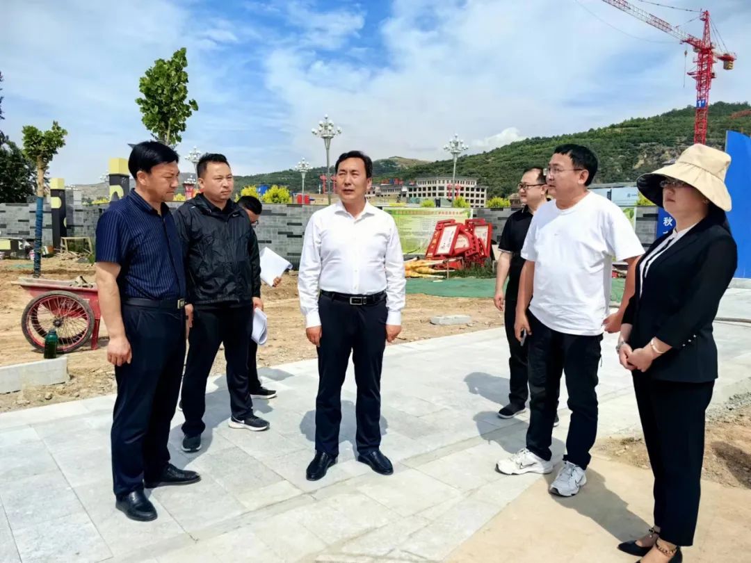 杨志军检查指导文化项目建设工作