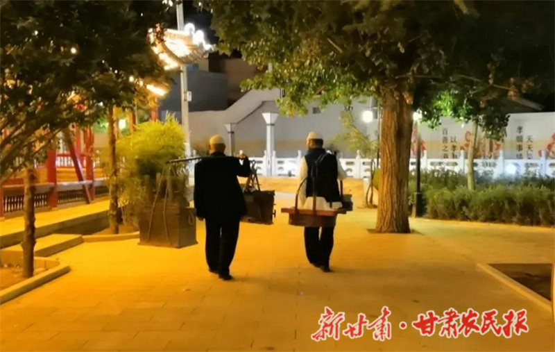 “钉碗匠”走红临夏红园