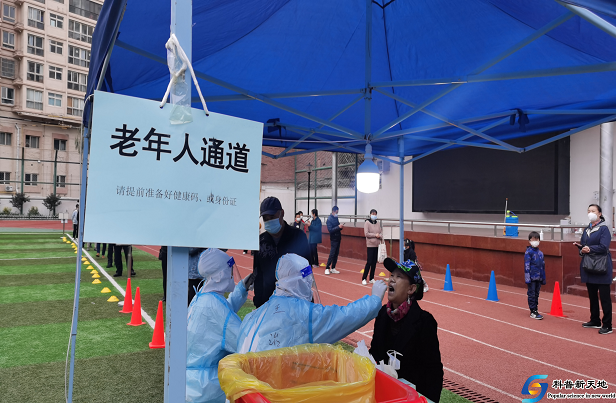兰州五泉街道：“上门采样+专用通道”服务检测采样工作