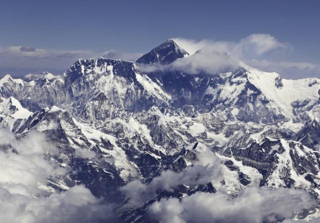 喜马拉雅山的内部竟是“空心的”？这里面到底藏着什么秘密？