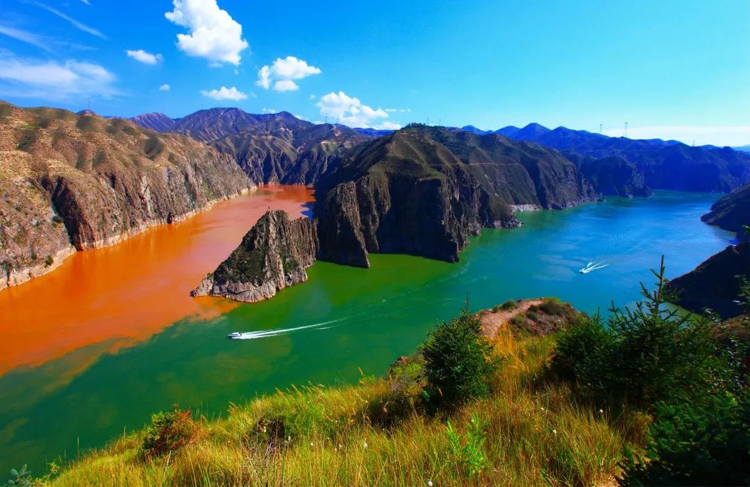 南有长江三峡，北有黄河三峡